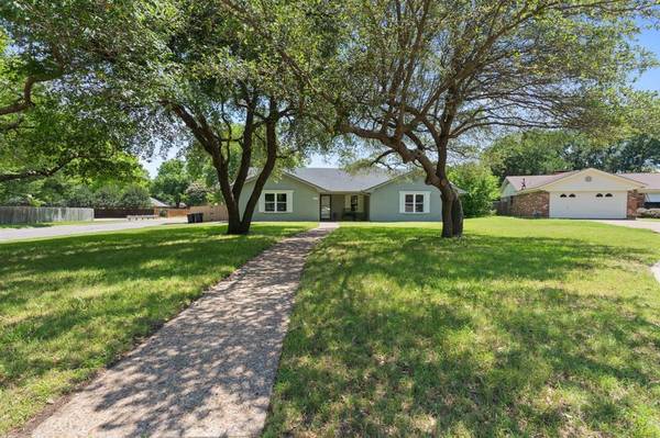 1001 Hyde Park Court, Cleburne, TX 76033