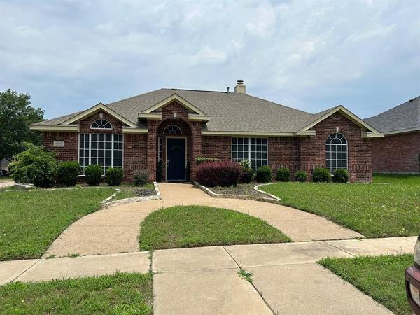 2235 W Thoroughbred Drive, Lancaster, TX 75146