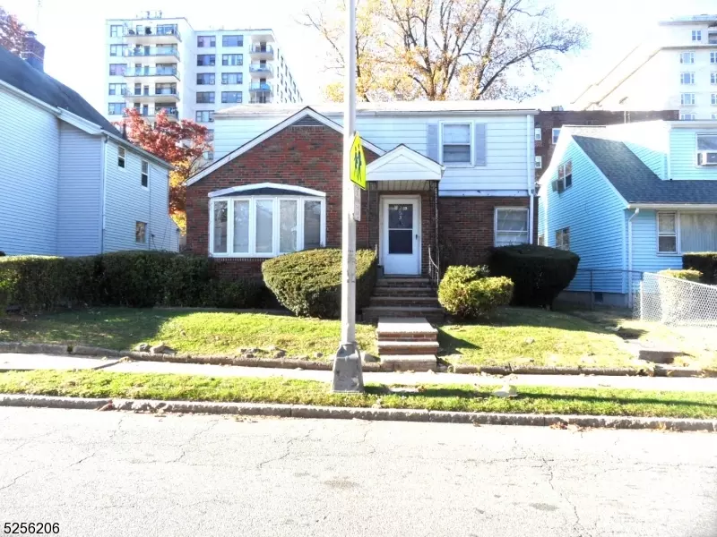 265 Lincoln St, East Orange City, NJ 07017