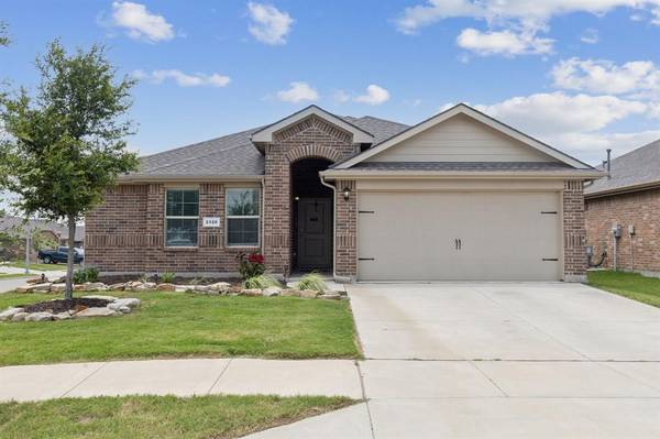 2320 Sadlers Creek Lane, Fort Worth, TX 76108