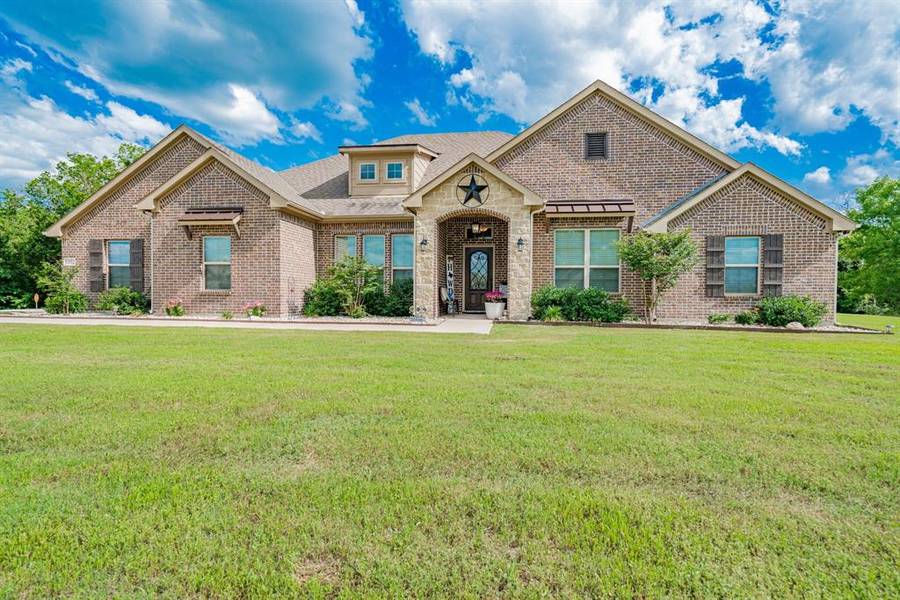 1352 Christie Lane, Oak Ridge, TX 75161