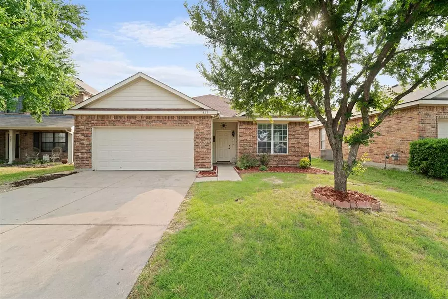 829 Kentucky Derby Lane, Fort Worth, TX 76179