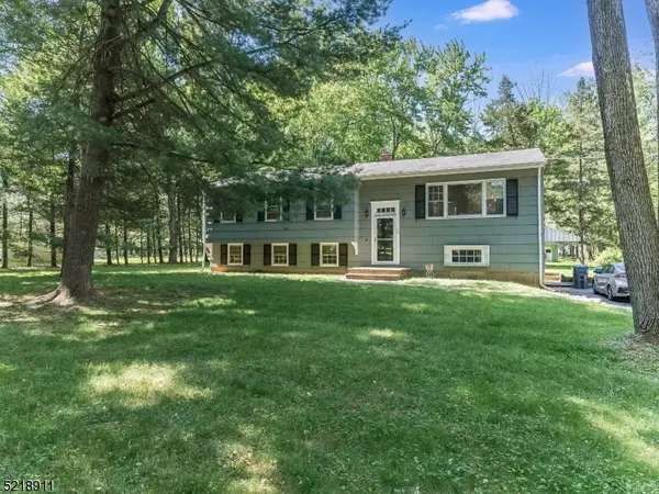 69 Bernard St, Branchburg Twp., NJ 08876