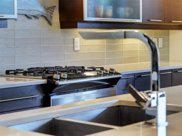 Langford, BC V9B 3S7,2850 Aldwynd Rd #206