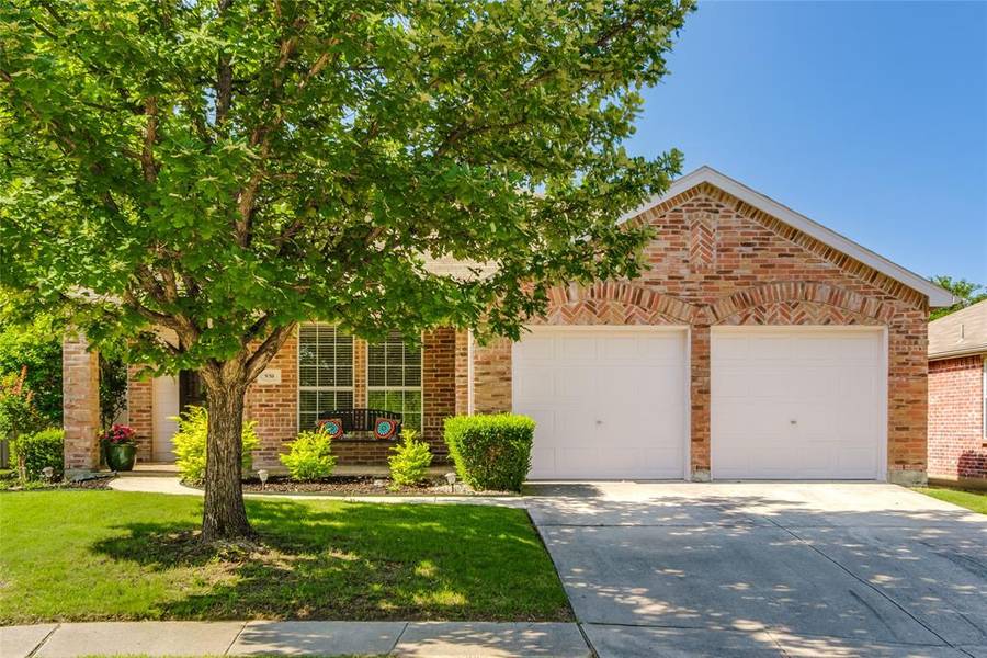 930 Swift Drive, Aubrey, TX 76227