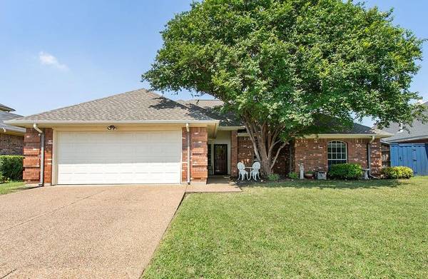 7655 Crosstimbers Lane, North Richland Hills, TX 76182