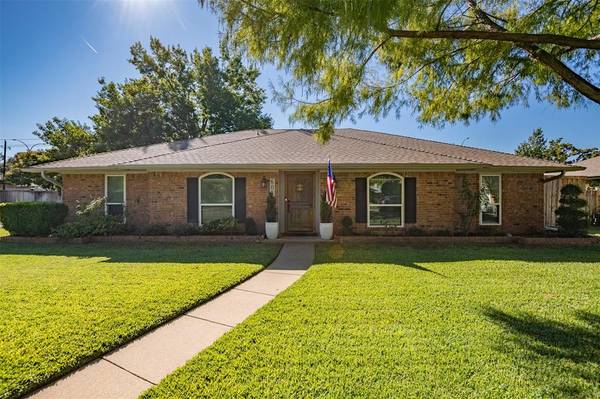 608 Chaffee Drive, Arlington, TX 76006