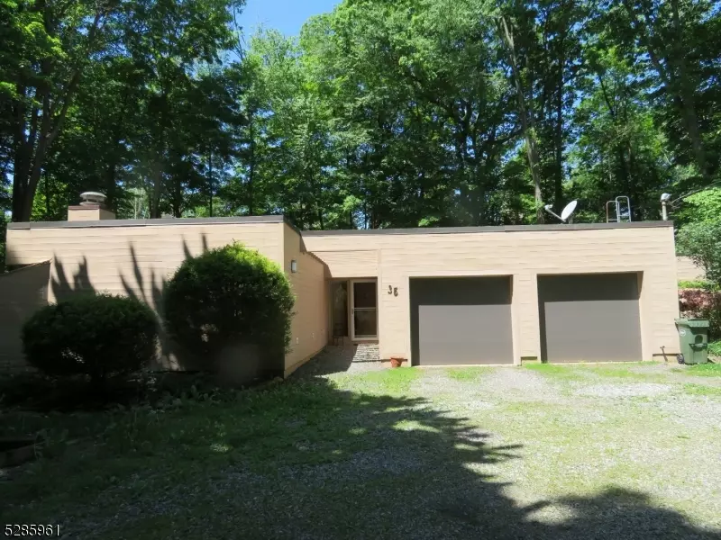 35 Naughright Rd, Washington Twp., NJ 07853