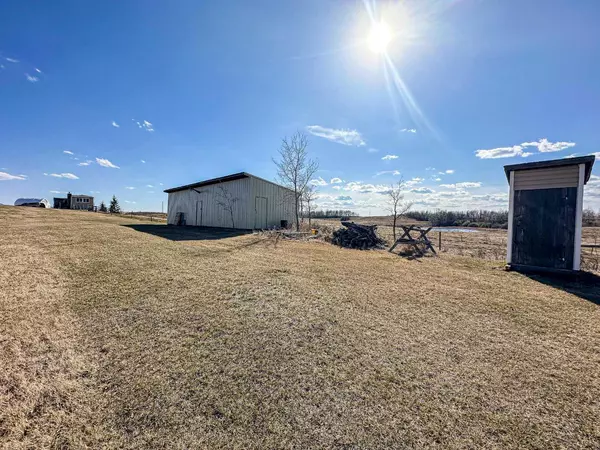 Rural Kneehill County, AB T0M 2G0,805 Highway #334006