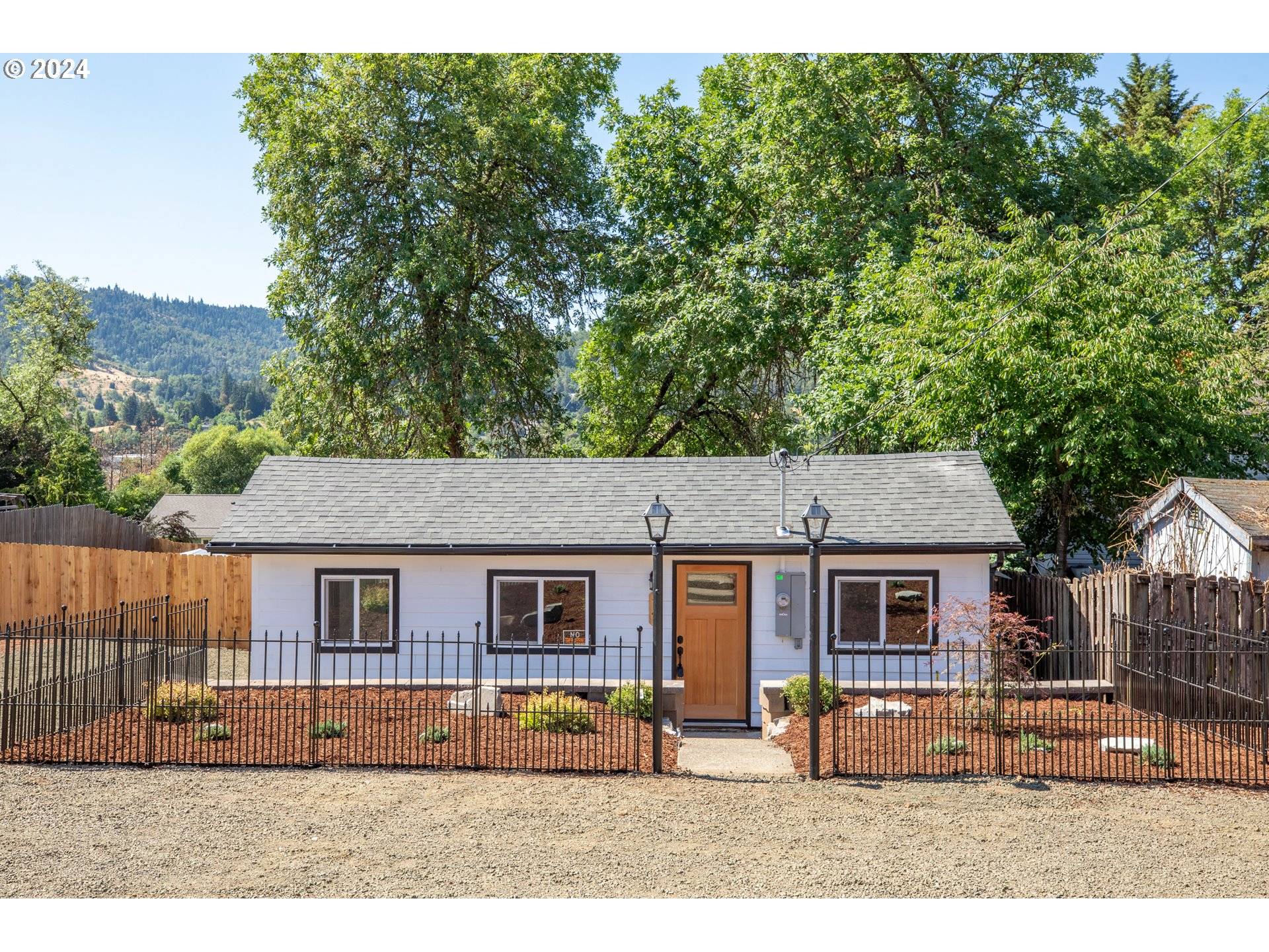 2149 NE MALHEUR AVE, Roseburg, OR 97470