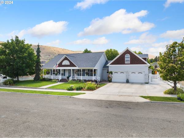 Baker City, OR 97814,915 PETRY LN