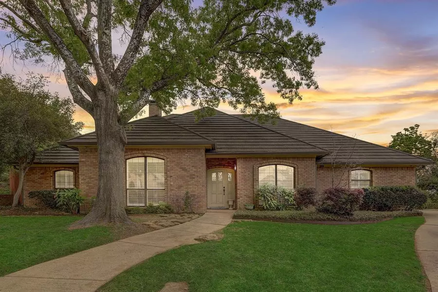 2302 Bluffview Court, Arlington, TX 76011