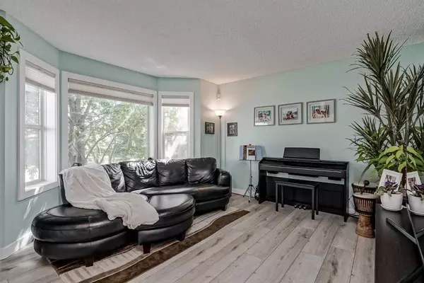 Calgary, AB T3A 5N8,250 Hidden Ranch PL NW