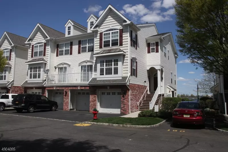 25 Bayside Dr, Bayonne City, NJ 07002