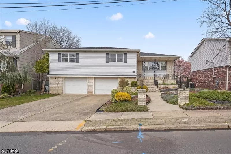 668 Chestnut Pl, Secaucus Town, NJ 07094