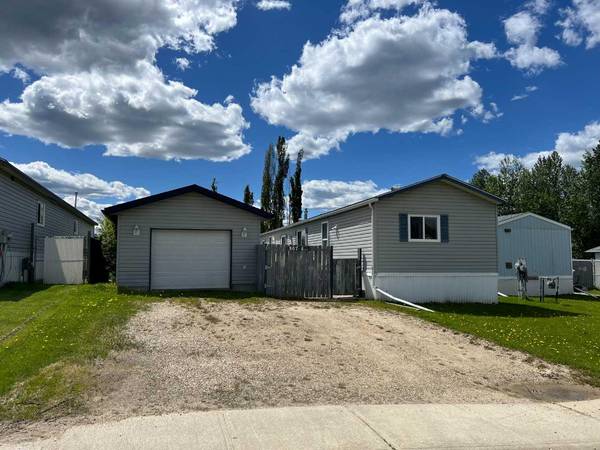 907 6 AVE, Fox Creek, AB T0H1P0