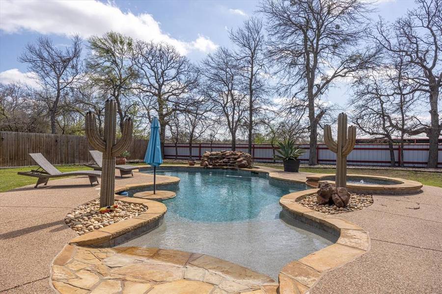 3221 Crossbridge Circle, Granbury, TX 76049