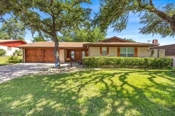 8008 Chapin Road,  Benbrook,  TX 76116