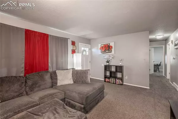 Colorado Springs, CO 80918,3822 Pearl DR