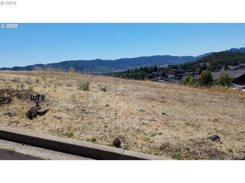 1997 WAREWOOD TERRACE CT NW #1, Roseburg, OR 97471