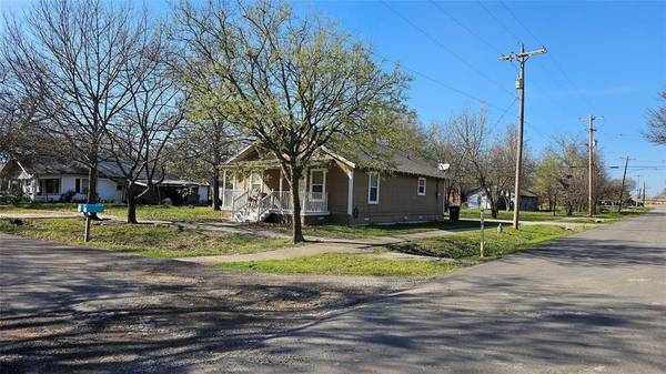 214 E Thomas Street, Leonard, TX 75452