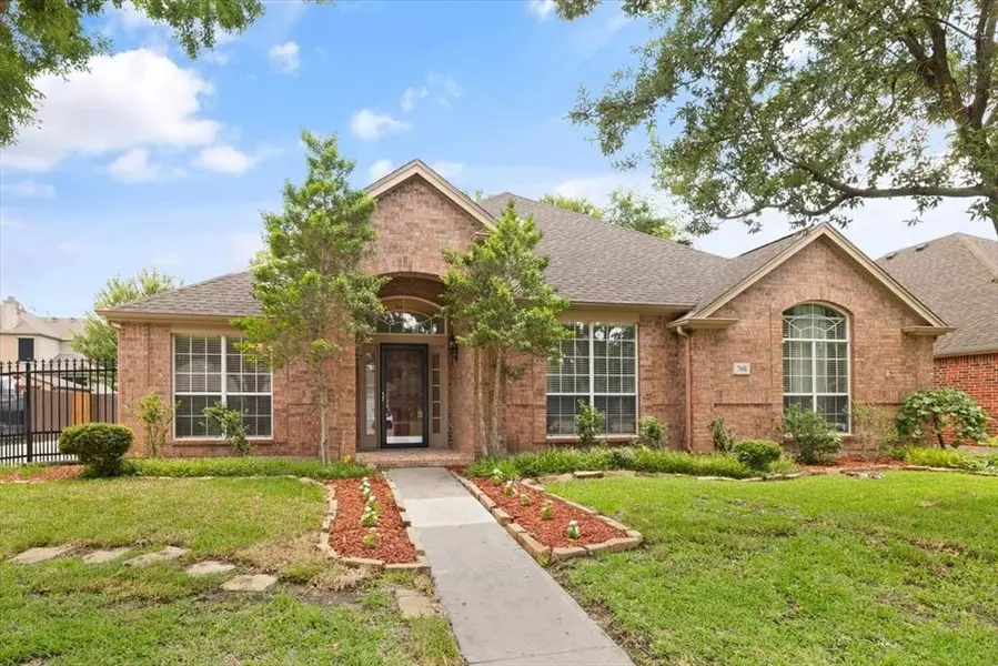 708 Saint Robby Drive, Mansfield, TX 76063