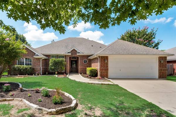 553 Willowview Drive,  Saginaw,  TX 76179