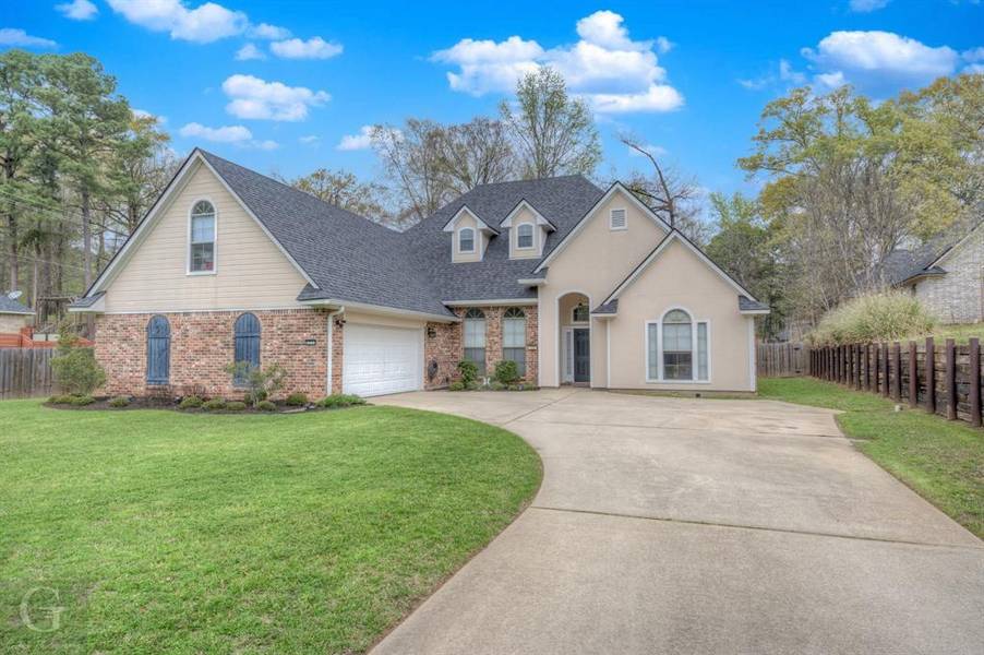 325 Dogwood South Lane, Haughton, LA 71037