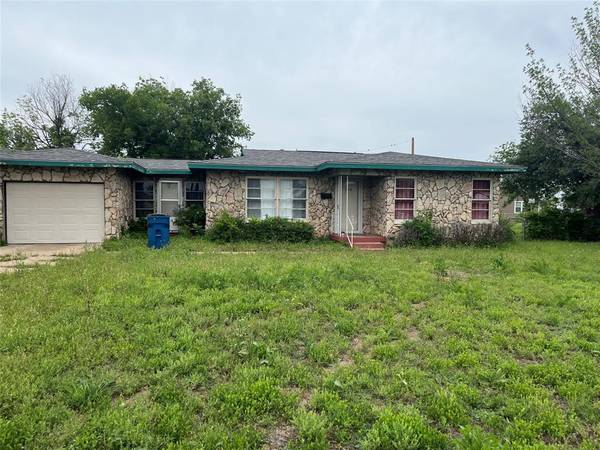 104 S Harding Street, Breckenridge, TX 76424