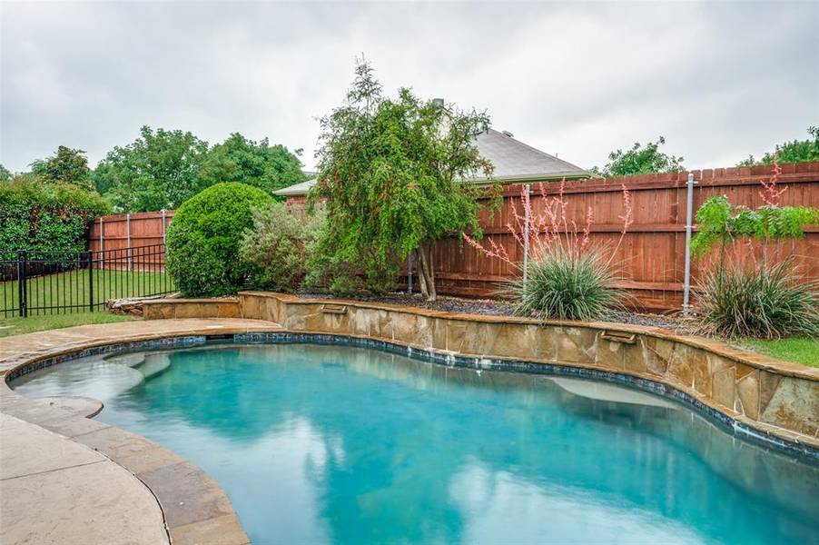 9025 Dry Creek Drive, Fort Worth, TX 76244