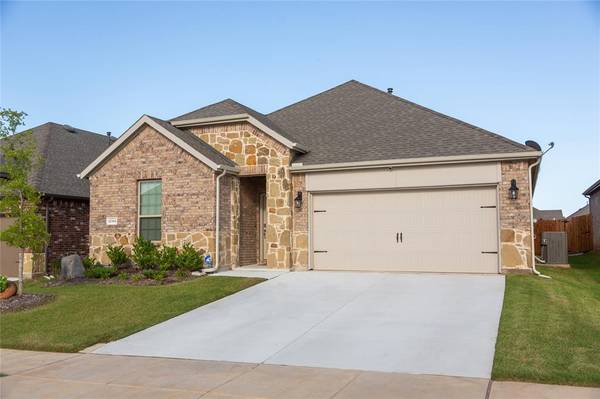 11304 Summer Rain Boulevard, Aubrey, TX 76227