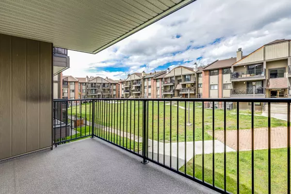 Calgary, AB T2W 5H1,13045 6 ST SW #2206