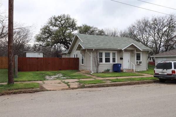 905 1st Street, Brownwood, TX 76801