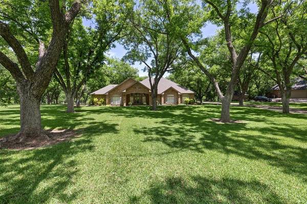 8224 Ravenswood Road, Granbury, TX 76049