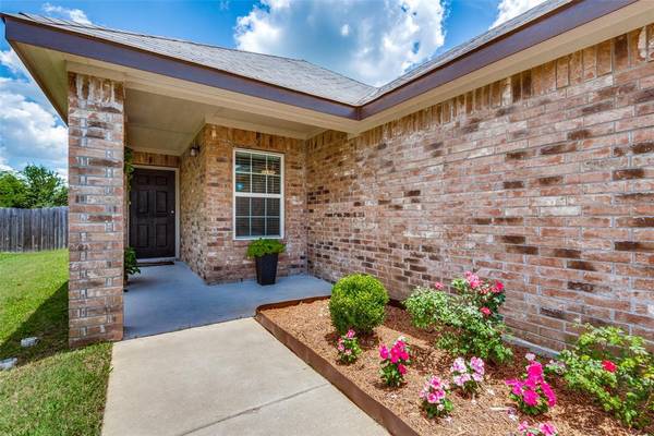 3310 Robin Road, Ennis, TX 75119