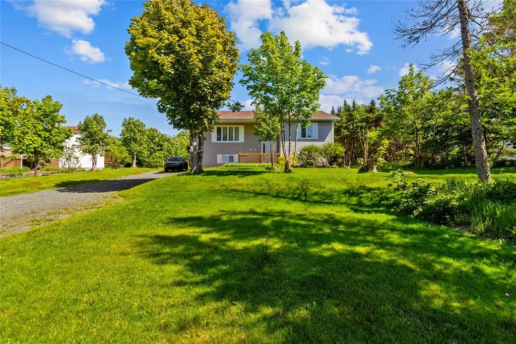6 Hussey's Road, Paradise, NL A1L 3A4