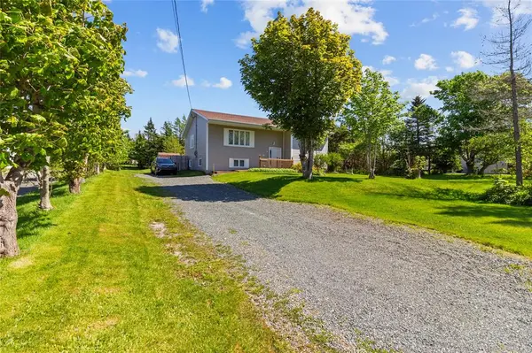 6 Hussey's Road, Paradise, NL A1L 3A4