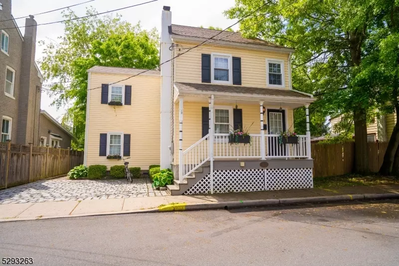 53 Delevan St, Lambertville City, NJ 08530