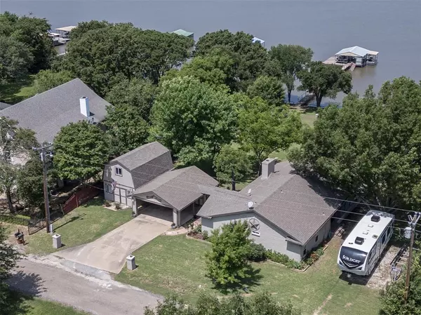 West Tawakoni, TX 75474,816 Shoreline Drive