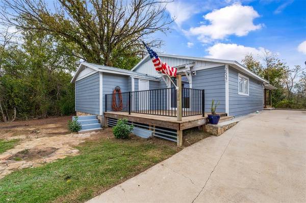 2537 Shoreline Court, Weatherford, TX 76087