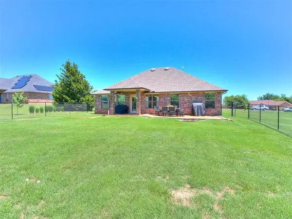 Tuttle, OK 73089,918 County Street 2932