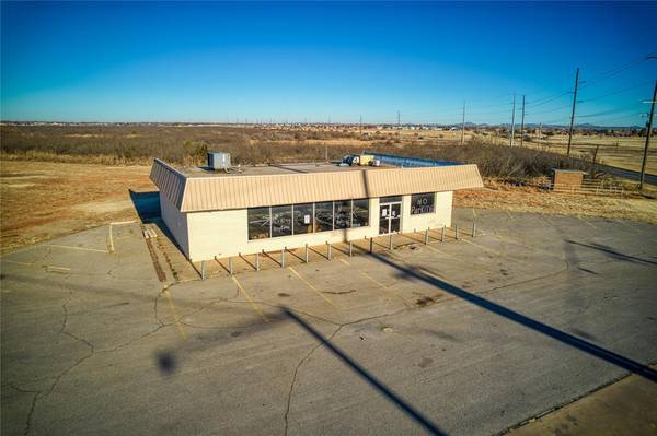 2421 E Falcon Road, Altus, OK 73521