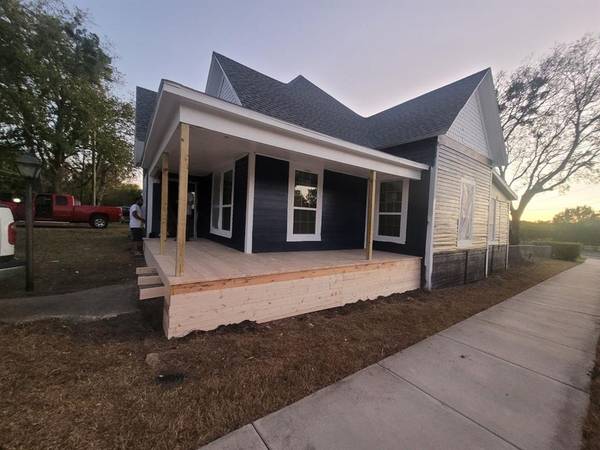 101 S Carter Street, Whitewright, TX 75491