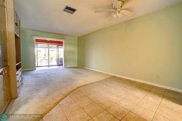 Boynton Beach, FL 33426,701 SW Lake Ct  #107