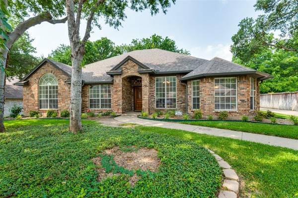 3806 Bluegrass Drive,  Grand Prairie,  TX 75052