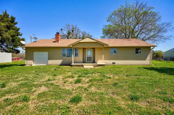 10215 N 3570 Road, Prague, OK 74864