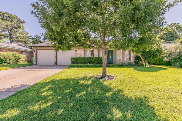 5420 Greenwood Way, North Richland Hills, TX 76180