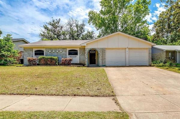 817 Skelly Street, Crowley, TX 76036