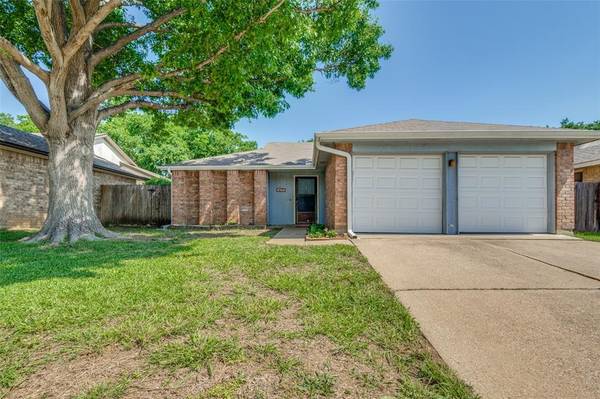 407 Valley Spring Drive, Arlington, TX 76018