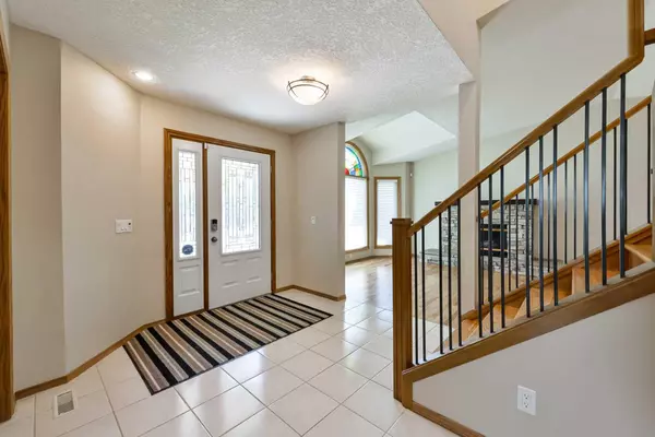 Calgary, AB T2J 7A1,1219 Deer River CIR SE